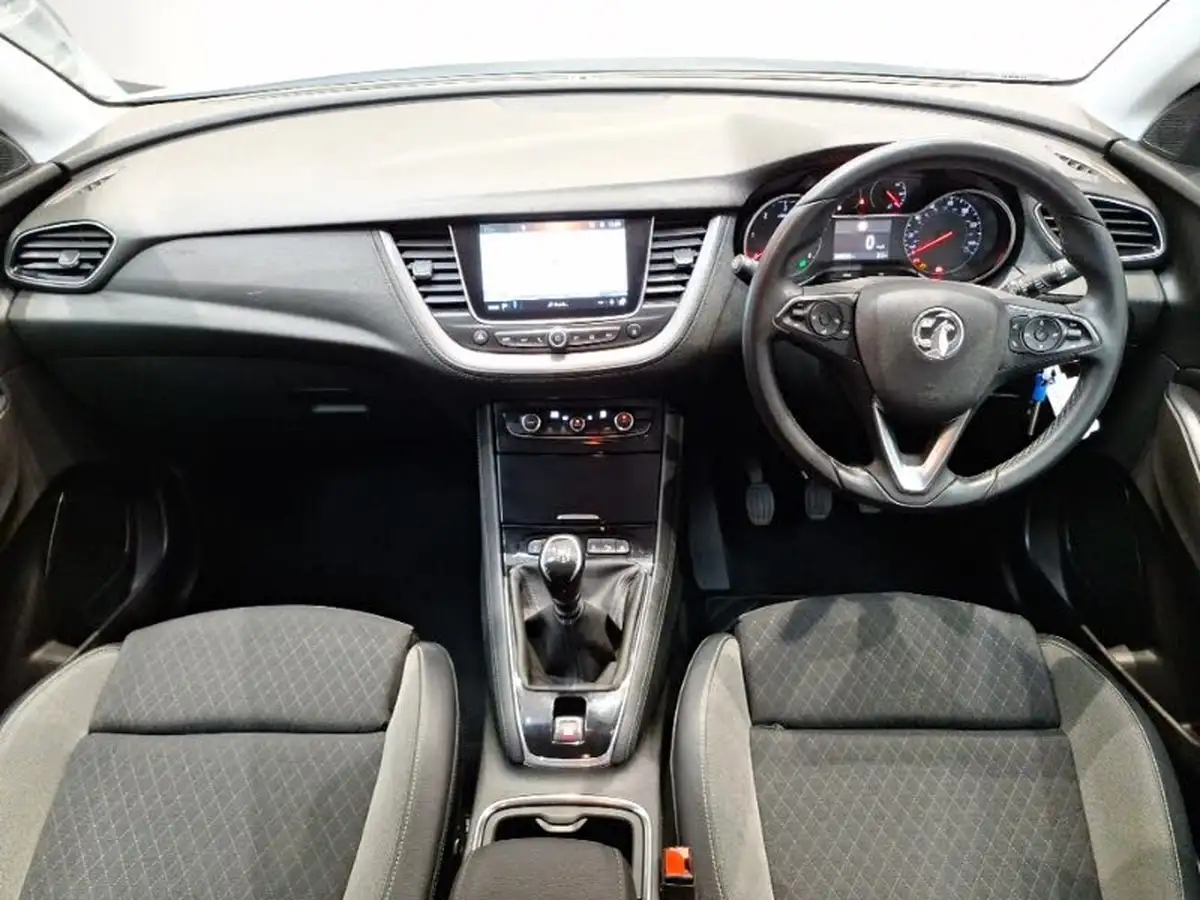 2019-vauxhall-grandland-x-15td-sport-nav-big-2