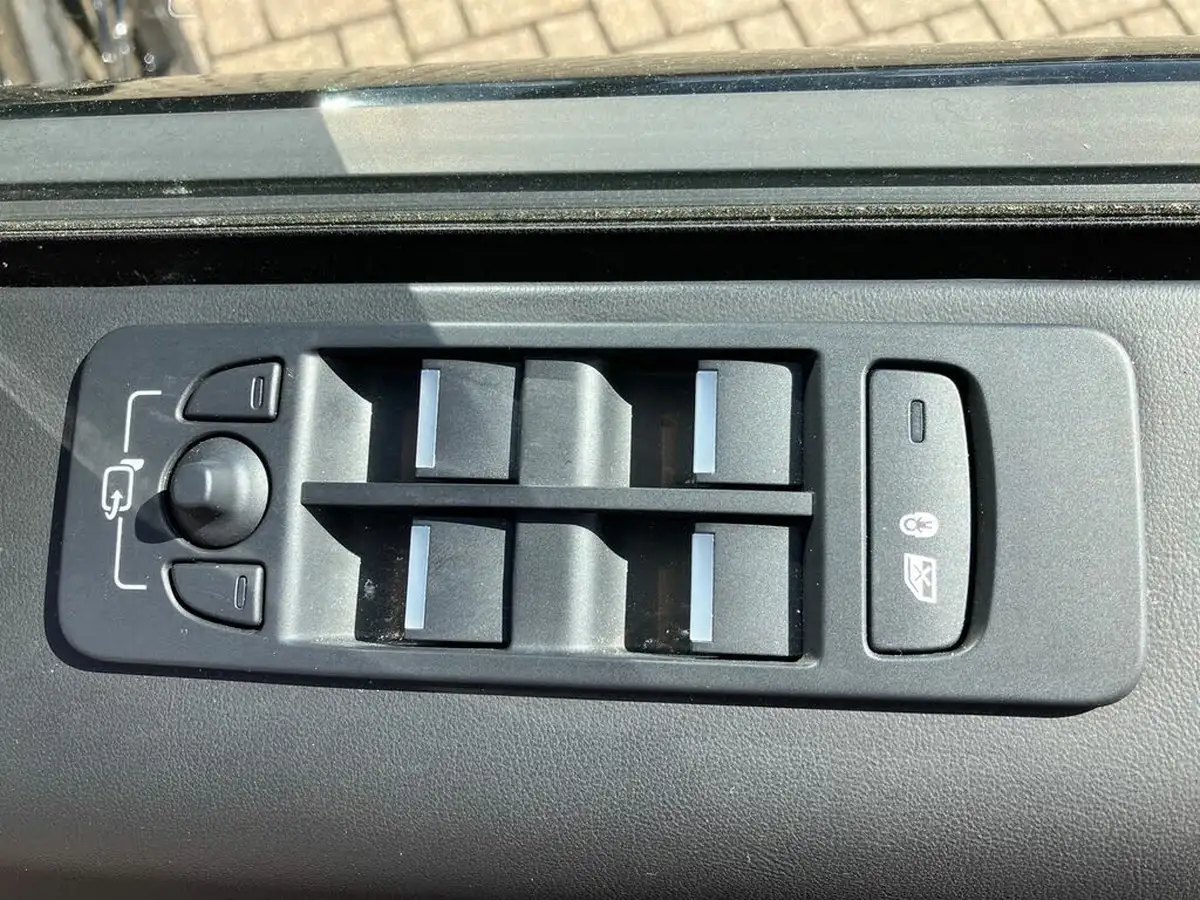 2023-land-rover-discovery-sport-20-d200-r-dynamic-hse-big-17
