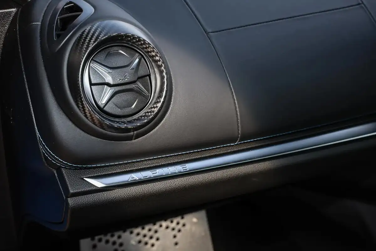 2024-alpine-a110-18-t-no-trim-big-15