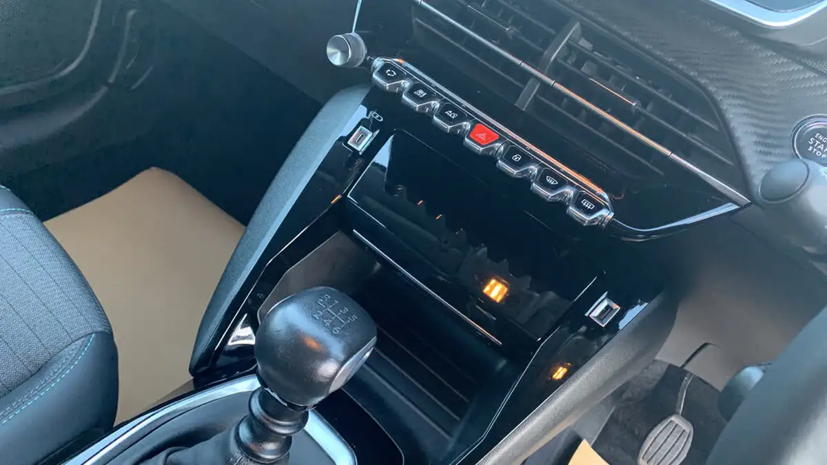 2022-peugeot-208-12-puretech-allure-premium-100bhp-big-19