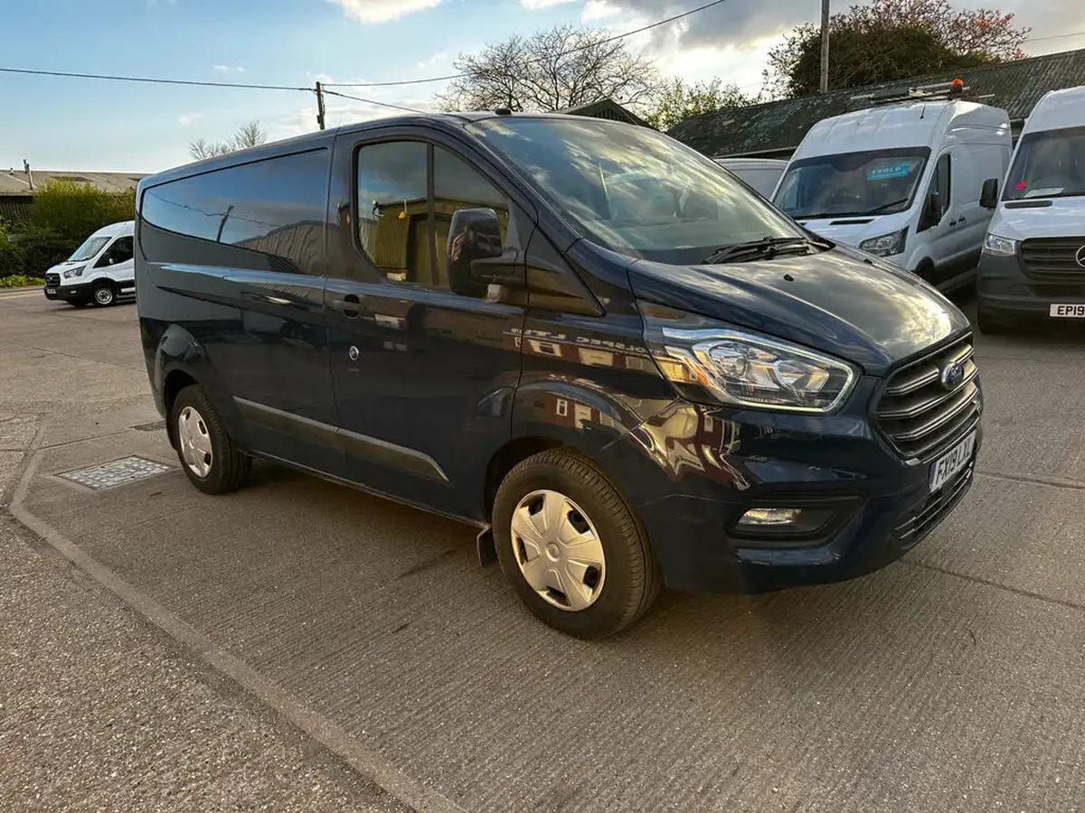 2019-ford-transit-custom-20tdci-320-l1h1-trend-105pseu6-panel-van-big-9