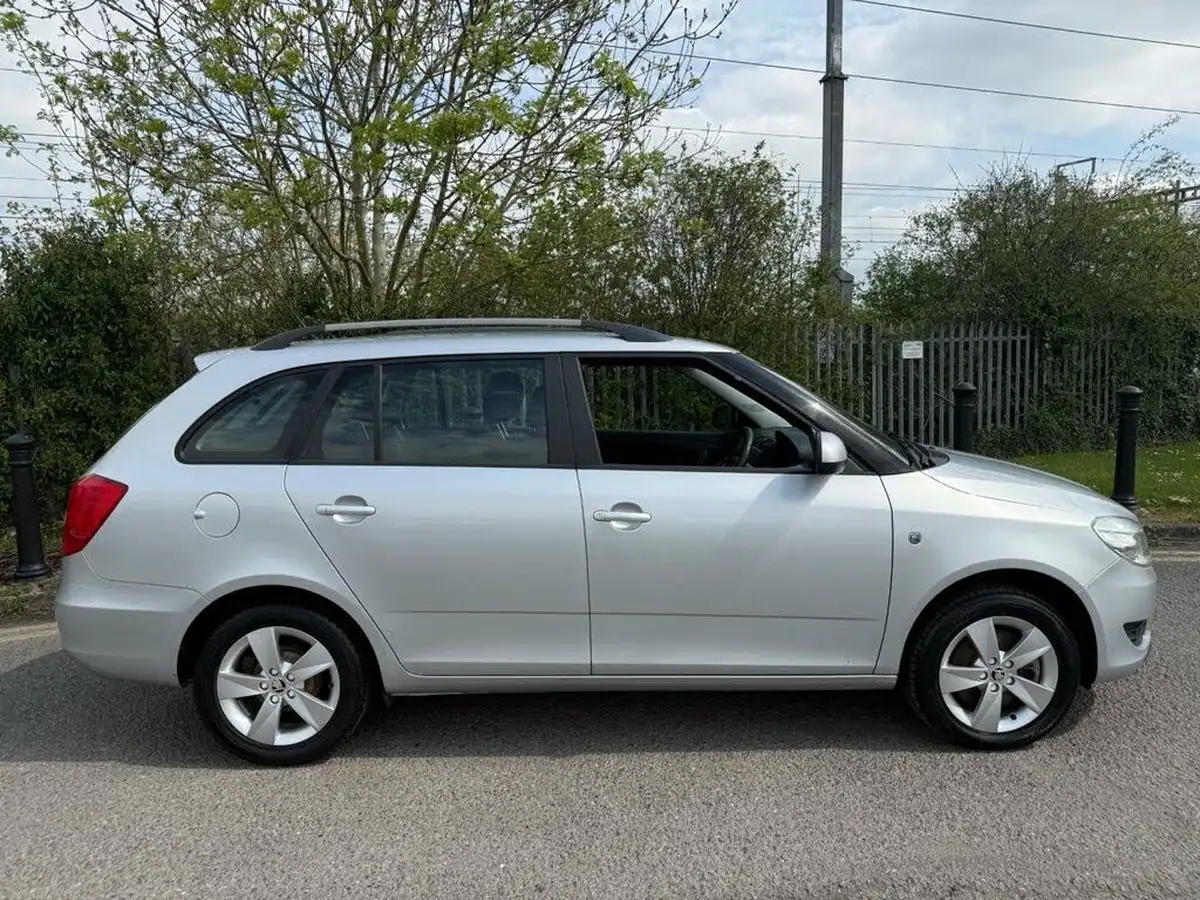 2014-skoda-fabia-12-se-105ps-estate-1197cc-dsg-big-14