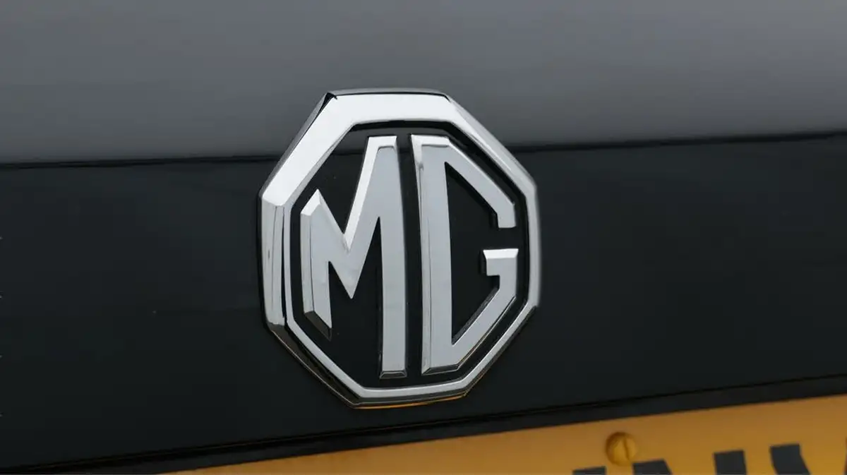 2022-mg-hs-15t-gdi-exclusive-162ps-dct-big-22