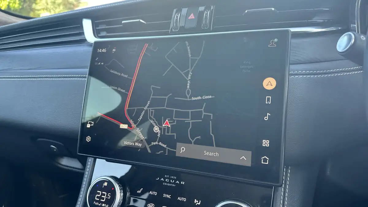 2023-jaguar-f-pace-20-p250-r-dynamic-hse-black-big-10
