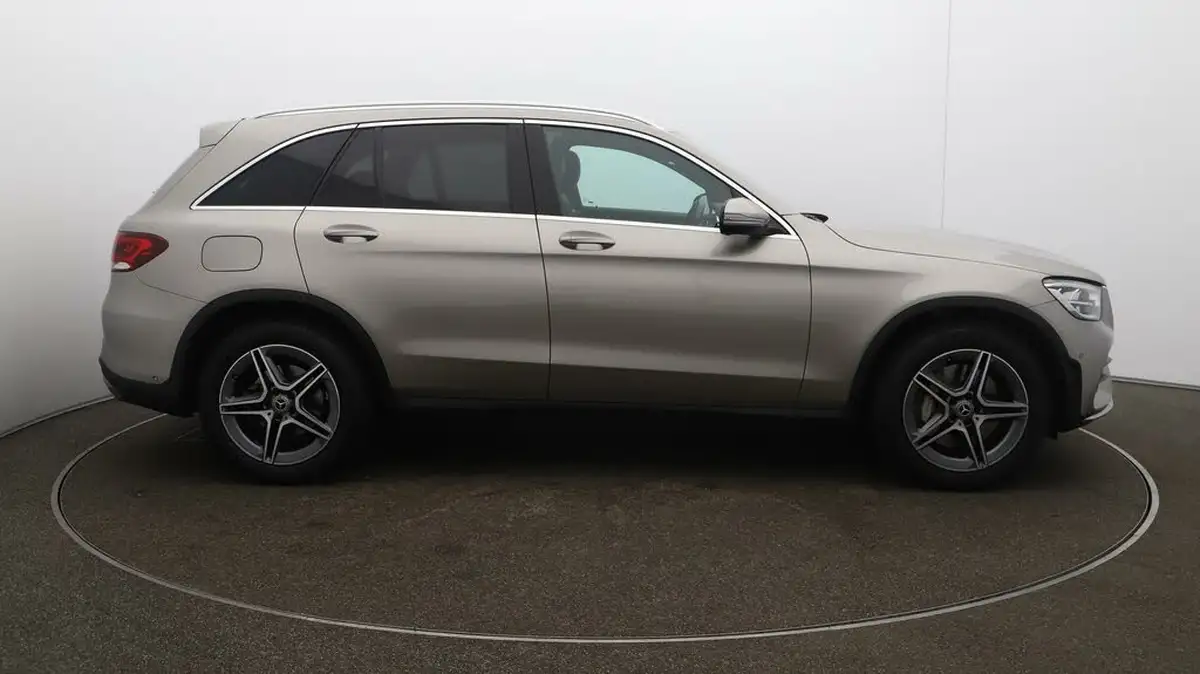 2022-mercedes-benz-glc-class-20d-glc220d-amg-line-195ps-station-wagon-5d-1950cc-4matic-plus-big-42