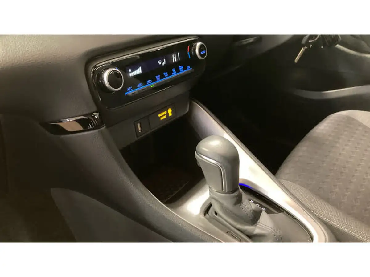 2022-toyota-yaris-15-vvt-i-design-big-12