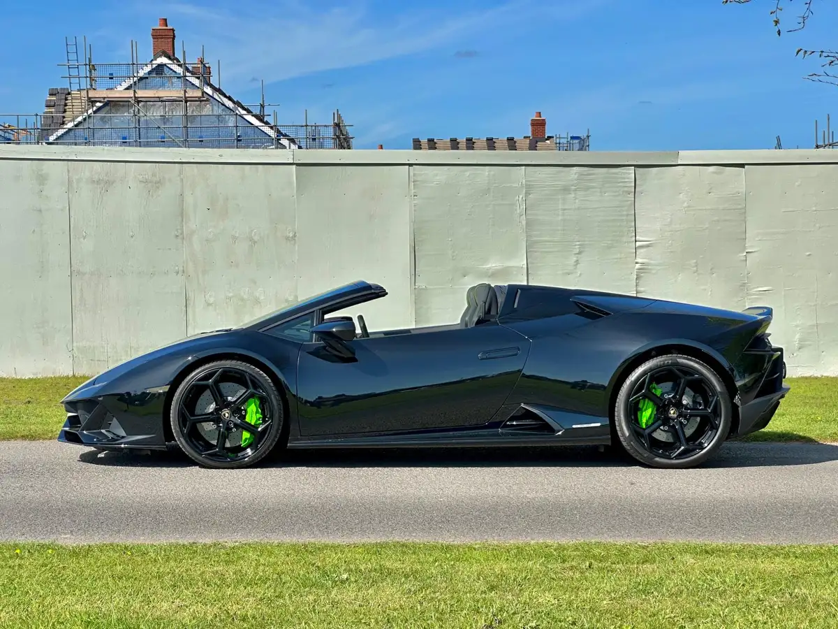 2021-lamborghini-huracan-52-evo-640ps-4wd-spyder-big-15