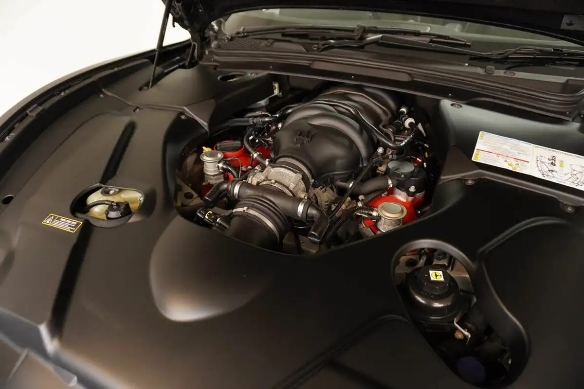 2010-maserati-grancabrio-47-big-38