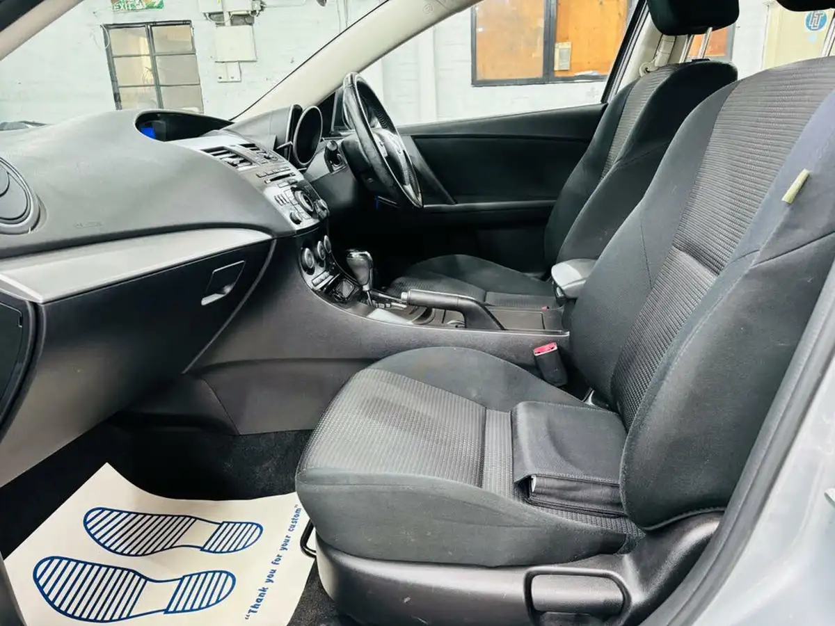 2013-mazda-mazda3-16-tamura-auto-big-18