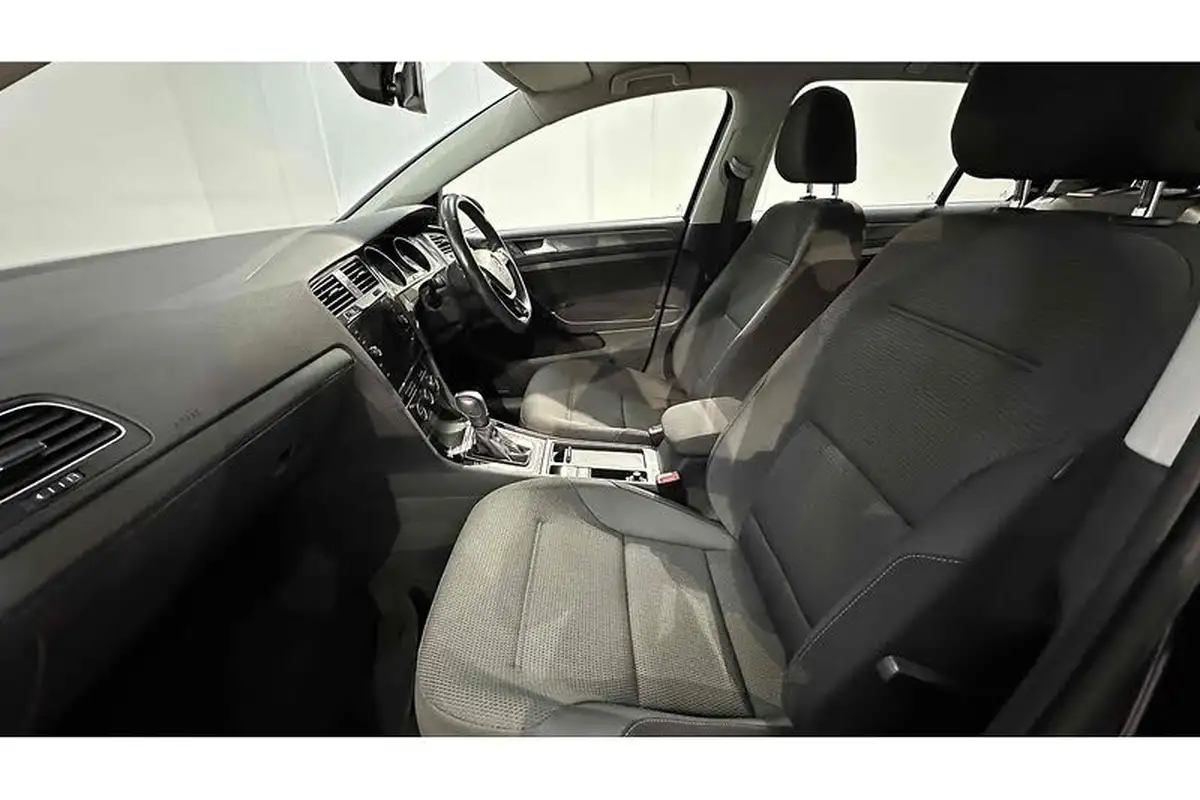 2019-volkswagen-golf-e-e-golf-big-17