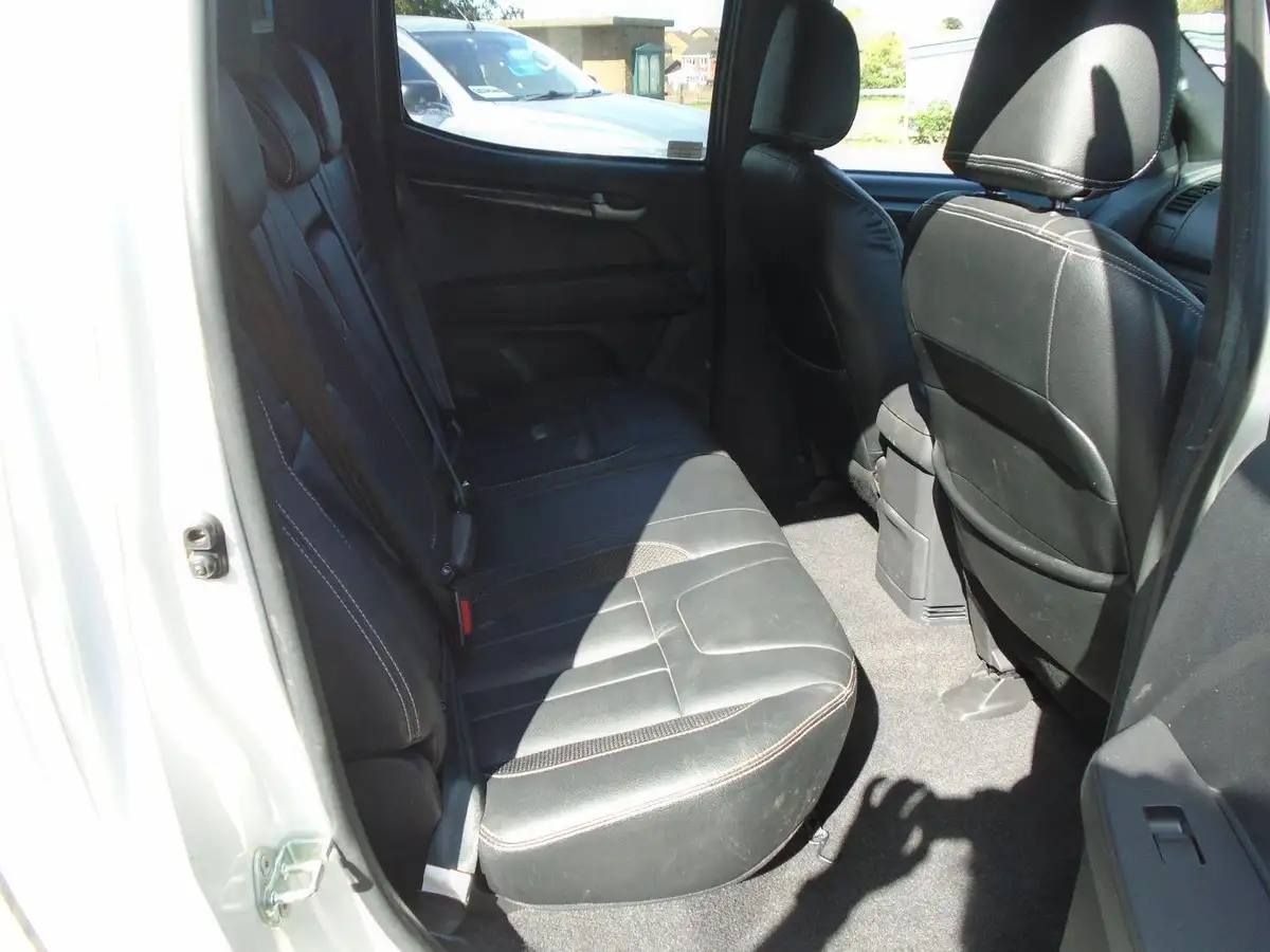 2015-isuzu-d-max-25td-venetian-red-blade-auto-big-11