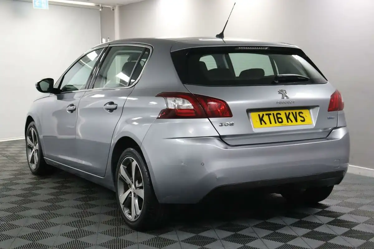 2016-peugeot-308-12-puretech-allure-130bhp-big-7