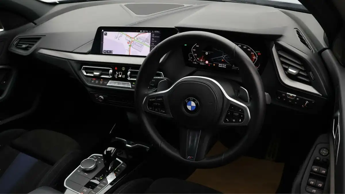 2022-bmw-1-series-20-m135i-xdrive-big-8