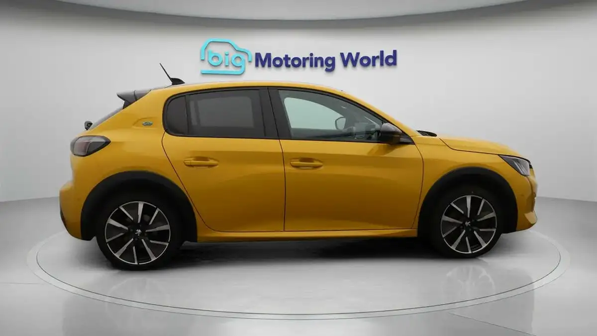 2022-peugeot-208-e-gt-premium-big-8