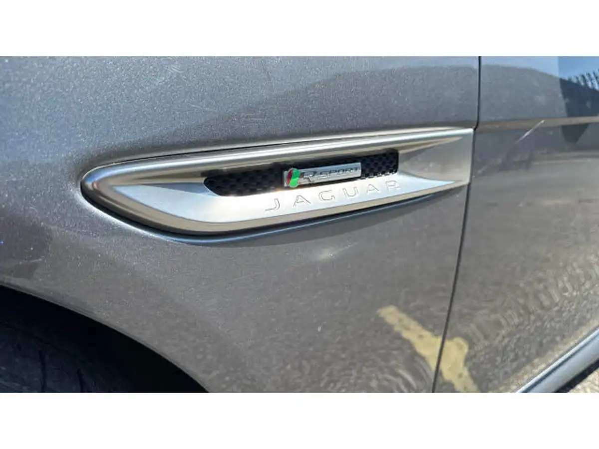 2019-jaguar-xe-20d-r-sport-180ps-auto-big-36
