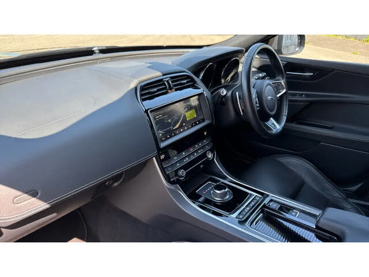 2019-jaguar-xe-20d-r-sport-180ps-auto-big-8