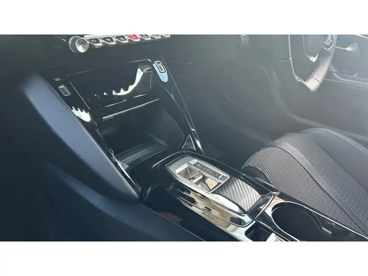 2024-peugeot-2008-suv-12-puretech-gt-130ps-eat8-big-12