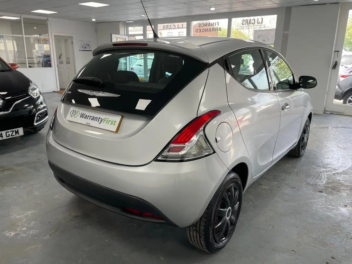 2014-chrysler-ypsilon-12-s-big-8