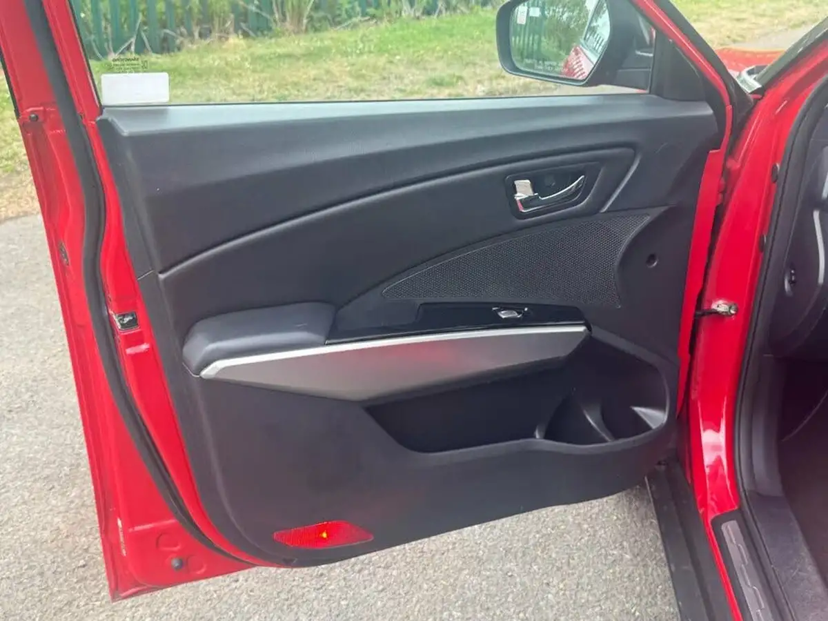 2016-kgm-ssangyong-tivoli-16-ex-big-24