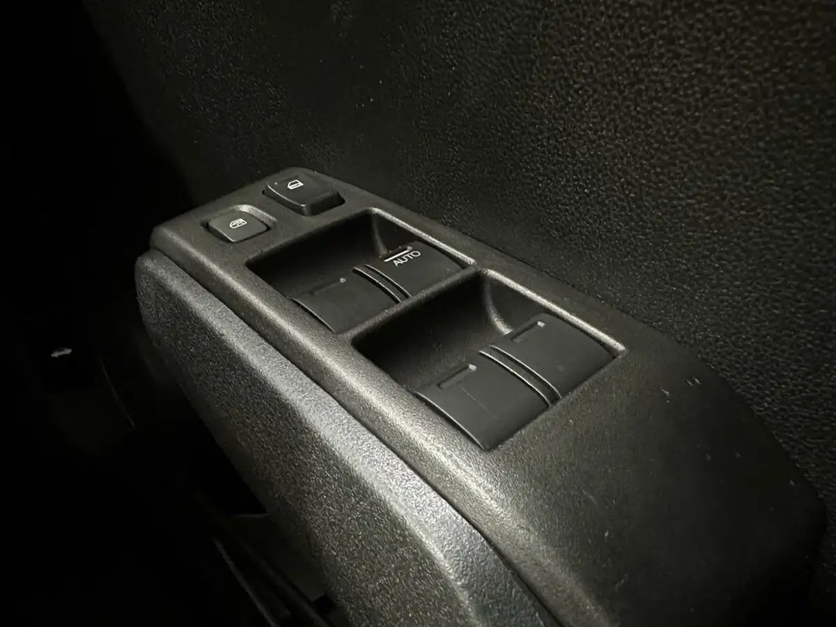 2015-honda-jazz-13-hx-big-16