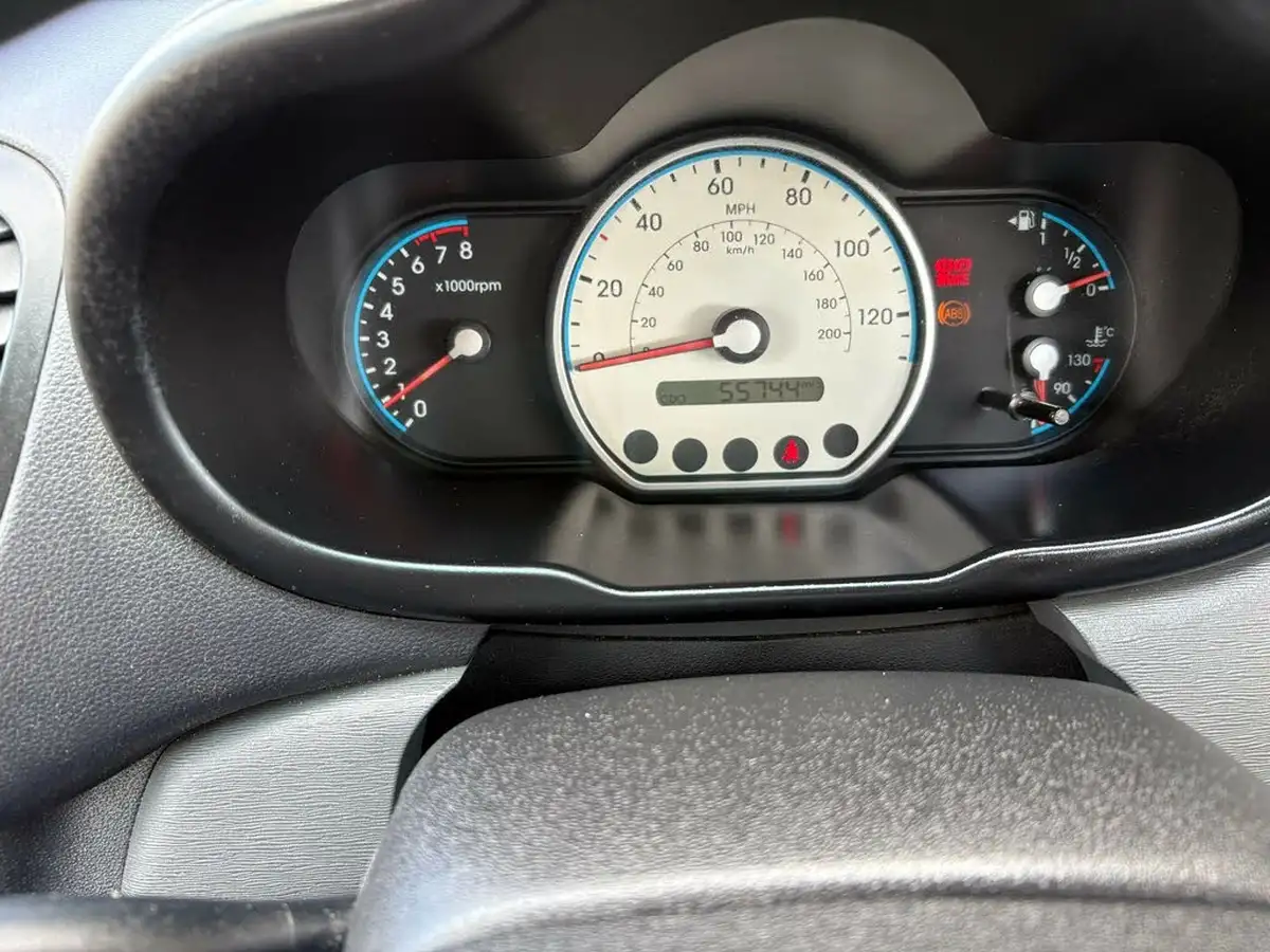 2009-hyundai-i10-12-comfort-76bhp-big-16