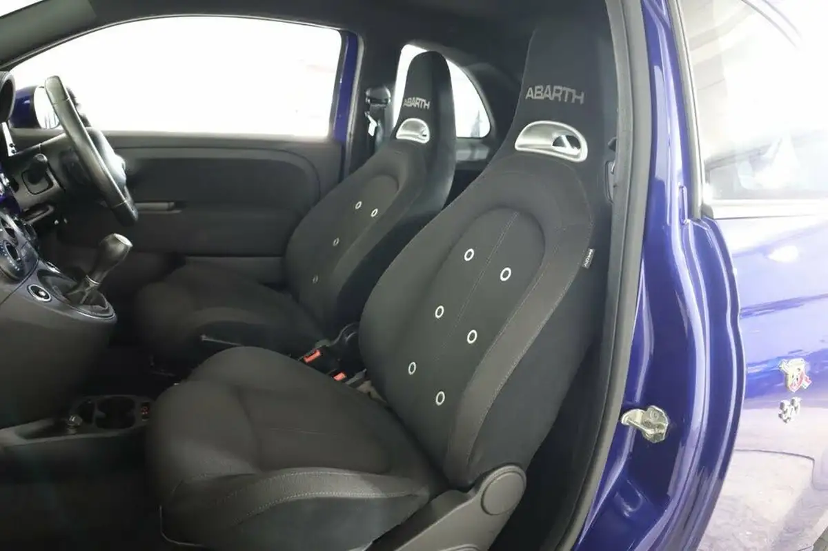 2018-abarth-595-14-tjet-big-14