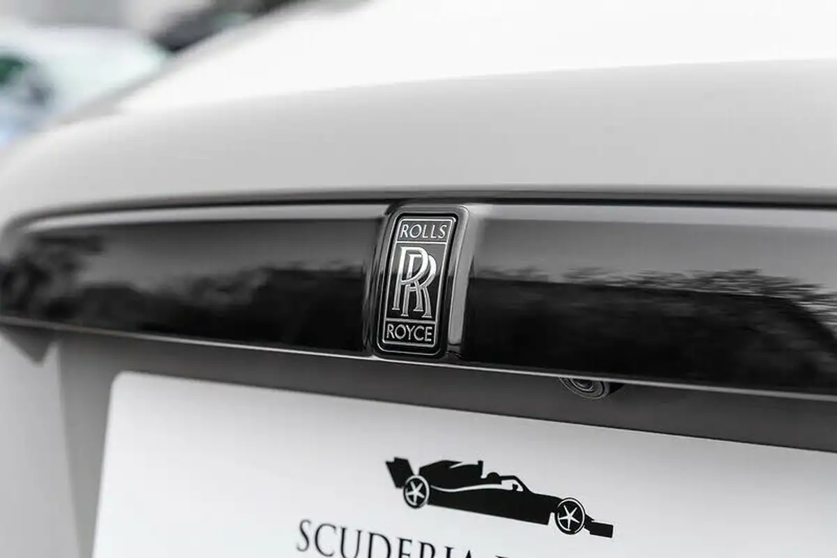 2021-rolls-royce-wraith-66-black-badge-big-33