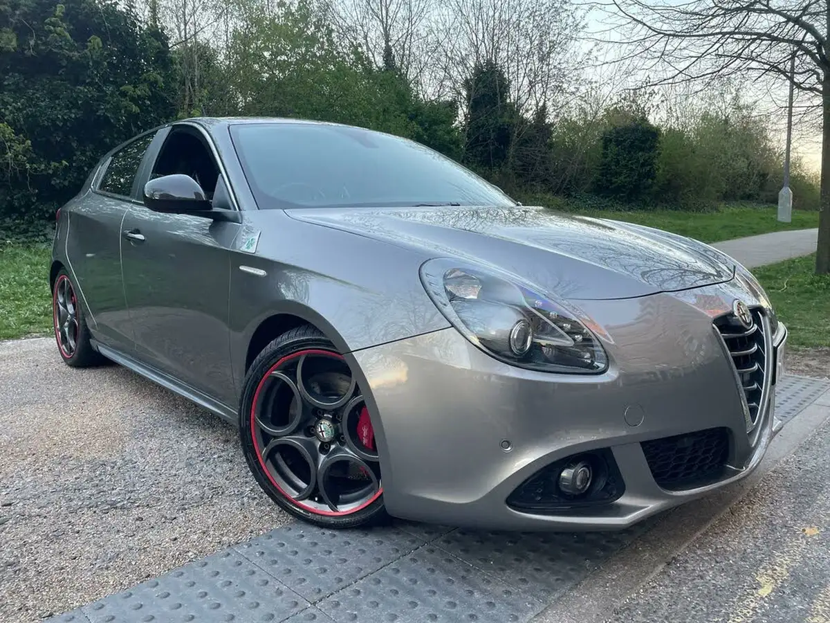 2016-alfa-romeo-giulietta-17-quadrifoglio-verde-big-0