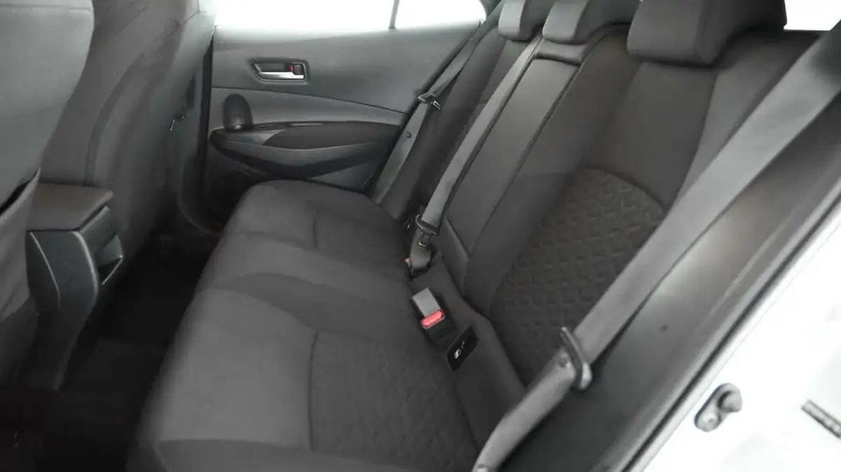2023-toyota-corolla-18-vvt-i-icon-120bhp-trk-hatchback-5d-big-16