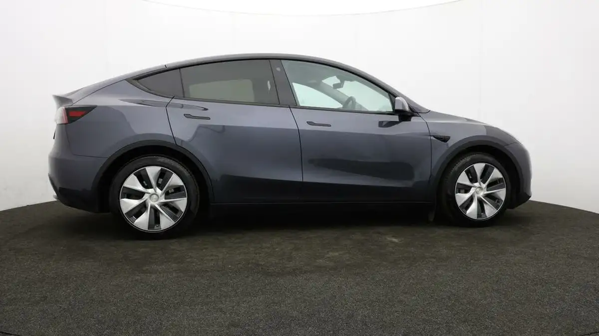 2022-tesla-model-y-e-rwd-big-31