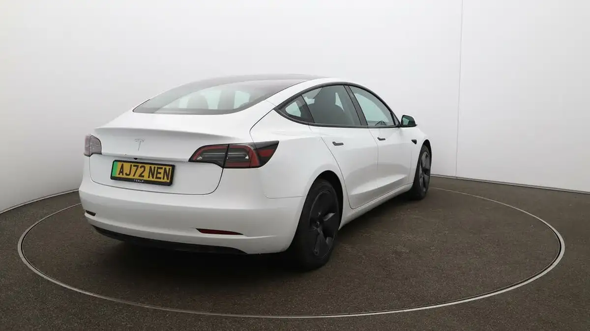 2022-tesla-model-3-e-rwd-big-47