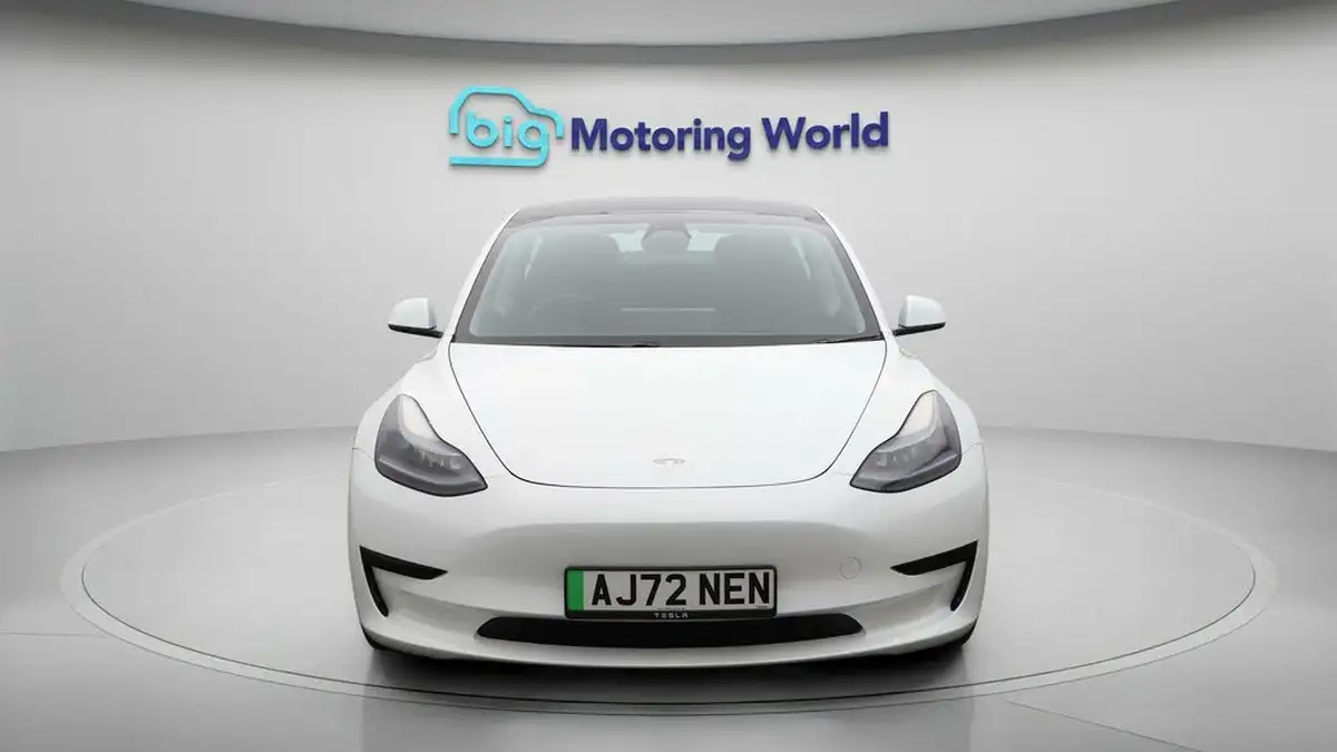 2022-tesla-model-3-e-rwd-big-2