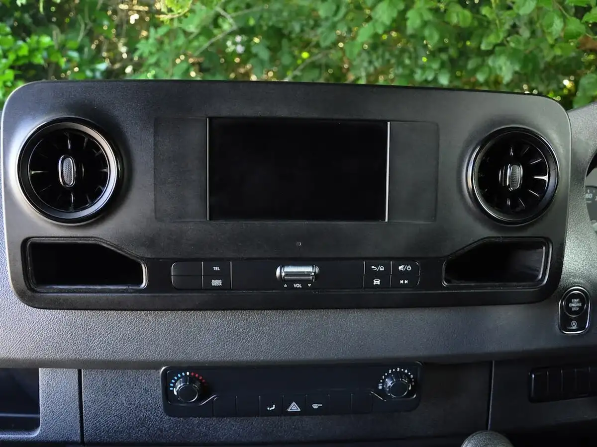 2023-mercedes-benz-sprinter-big-35