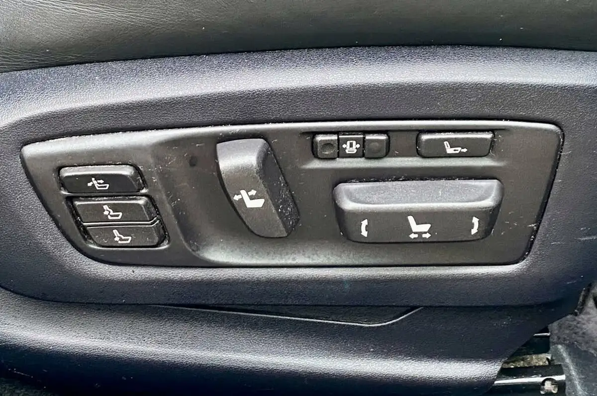 2013-lexus-gs-450h-35-premier-auto-big-27