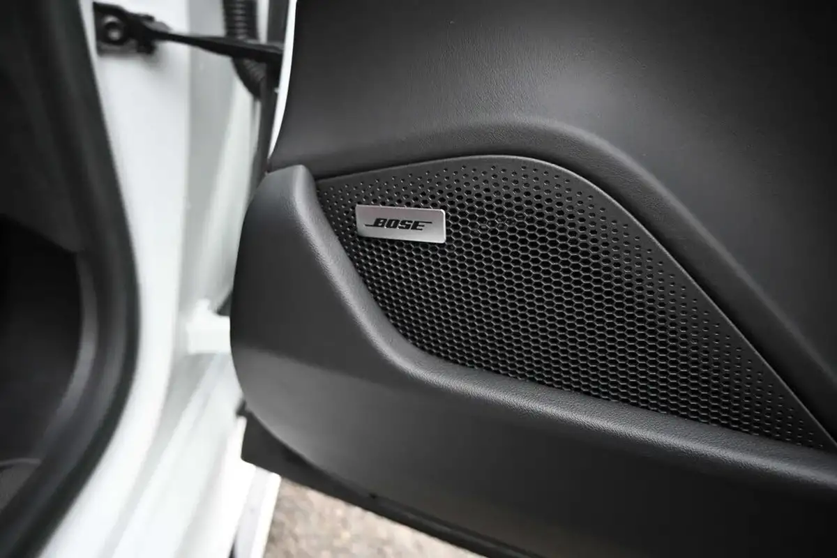 2022-porsche-taycan-e-gts-big-16