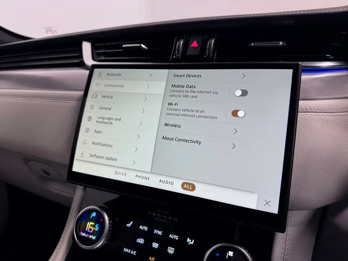2023-jaguar-f-pace-20-d200-r-dynamic-se-black-big-41