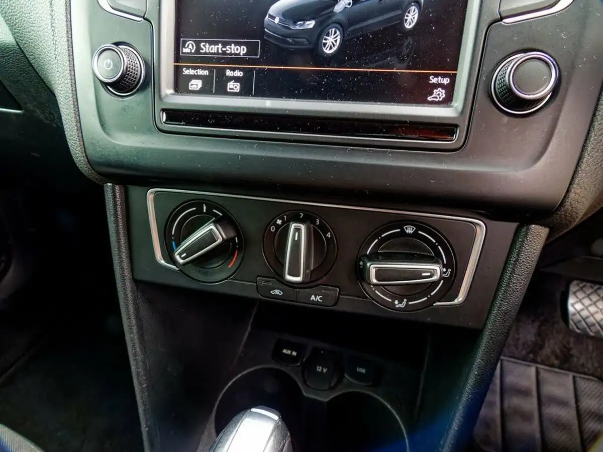 2015-volkswagen-polo-12-tsi-se-5d-dsg-big-41