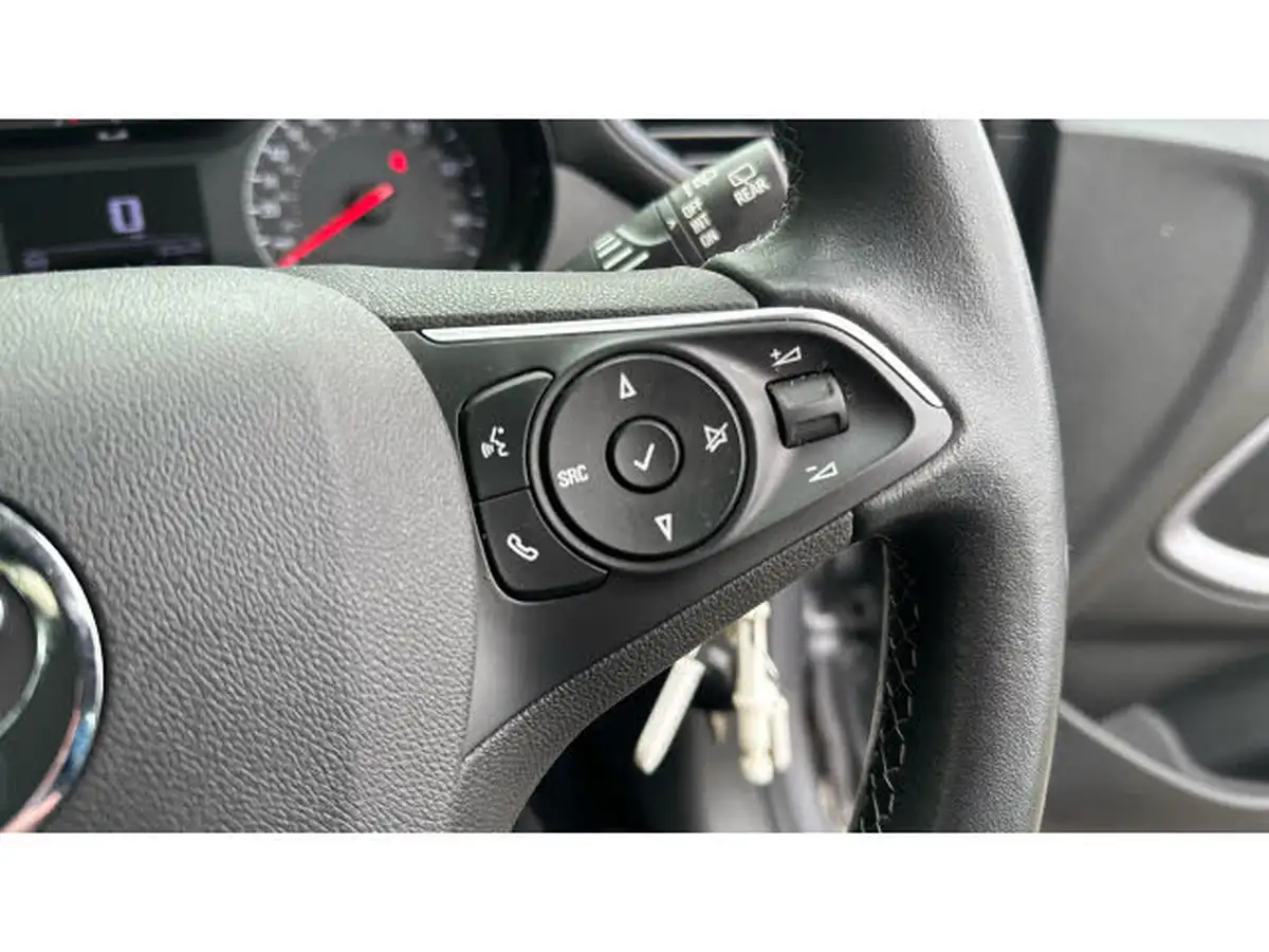 2022-vauxhall-crossland-12-design-110ps-big-26