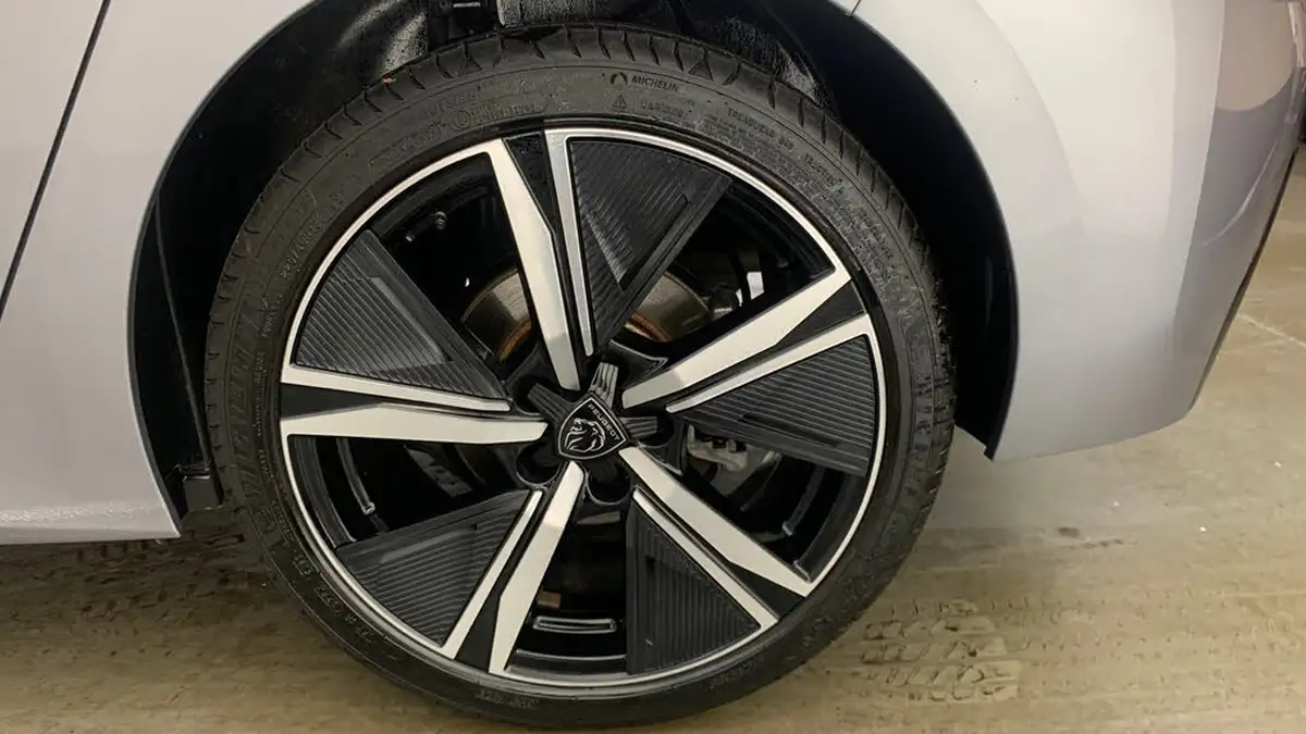 2024-peugeot-308-15-bluehdi-gt-big-16