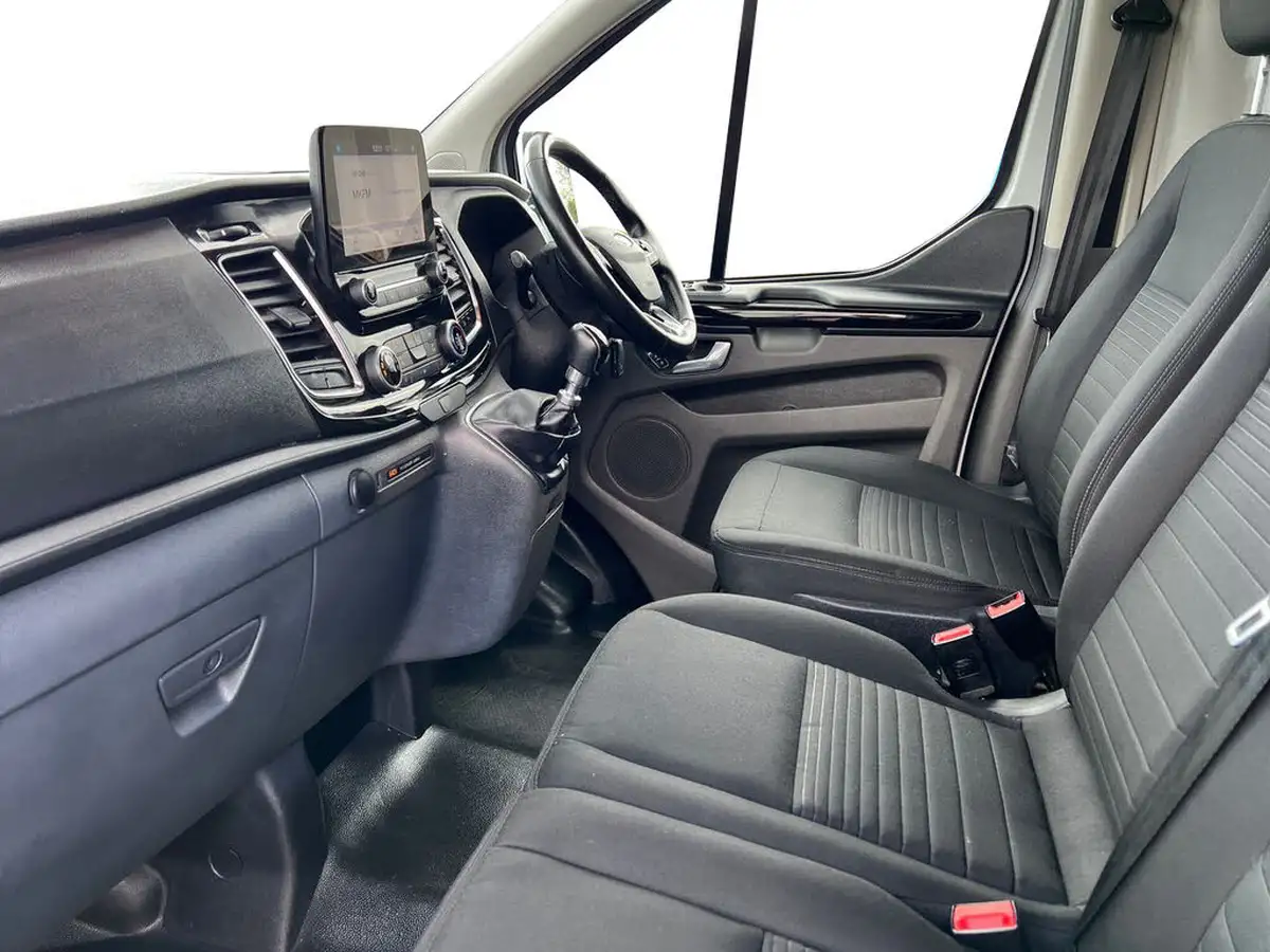 2023-ford-transit-custom-big-13