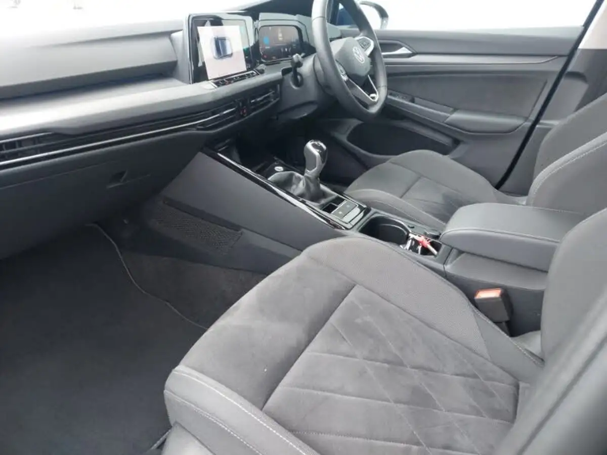 2024-volkswagen-golf-15-tsi-style-150ps-hatchback-big-4