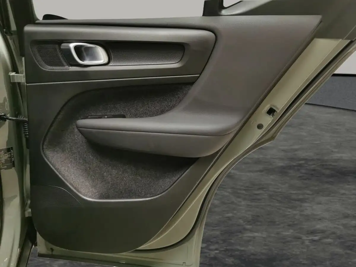 2022-volvo-c40-e-twin-recharge-pro-big-29