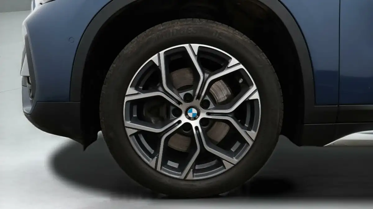 2022-bmw-x1-20-sdrive20i-xline-big-18