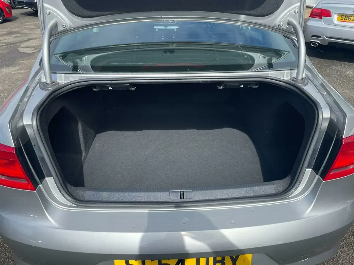 2014-volkswagen-passat-16td-ss-saloon-4d-big-29