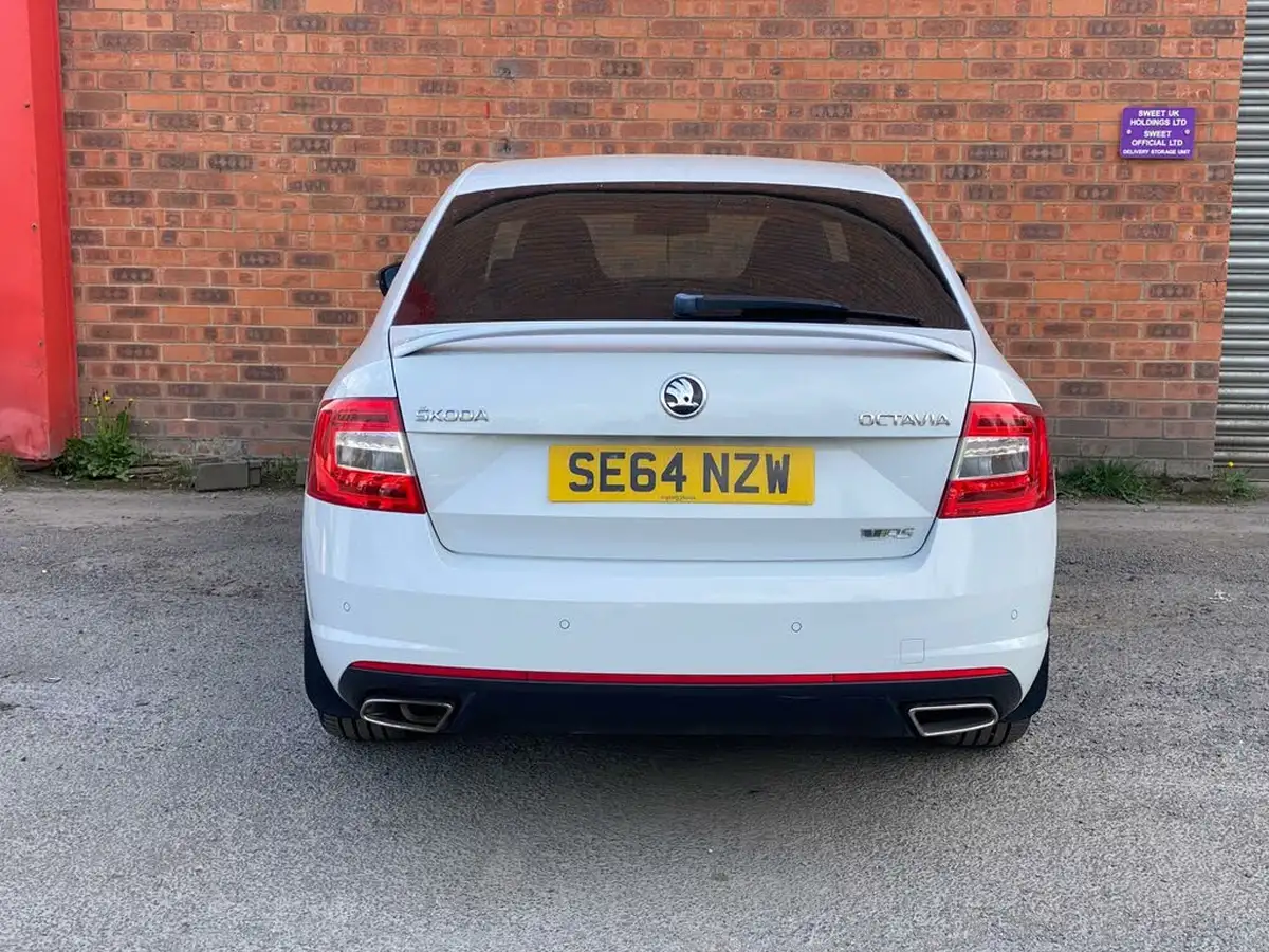 2015-skoda-octavia-20tdi-vrs-hatchback-big-25