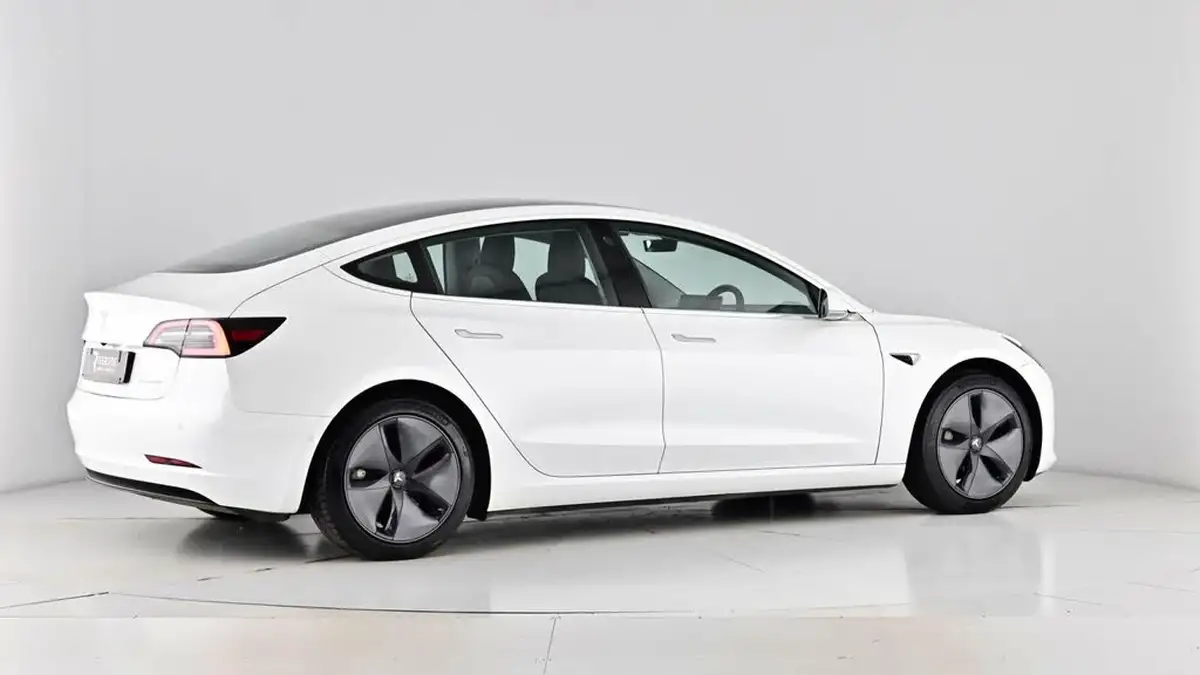 2020-tesla-model-3-e-long-range-big-76