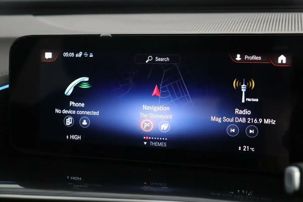 2022-mercedes-benz-eqc-e-eqc-400-amg-line-big-1