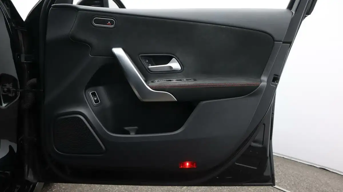 2020-mercedes-benz-a-class-15d-a180d-amg-line-saloon-4d-7g-dct-big-15