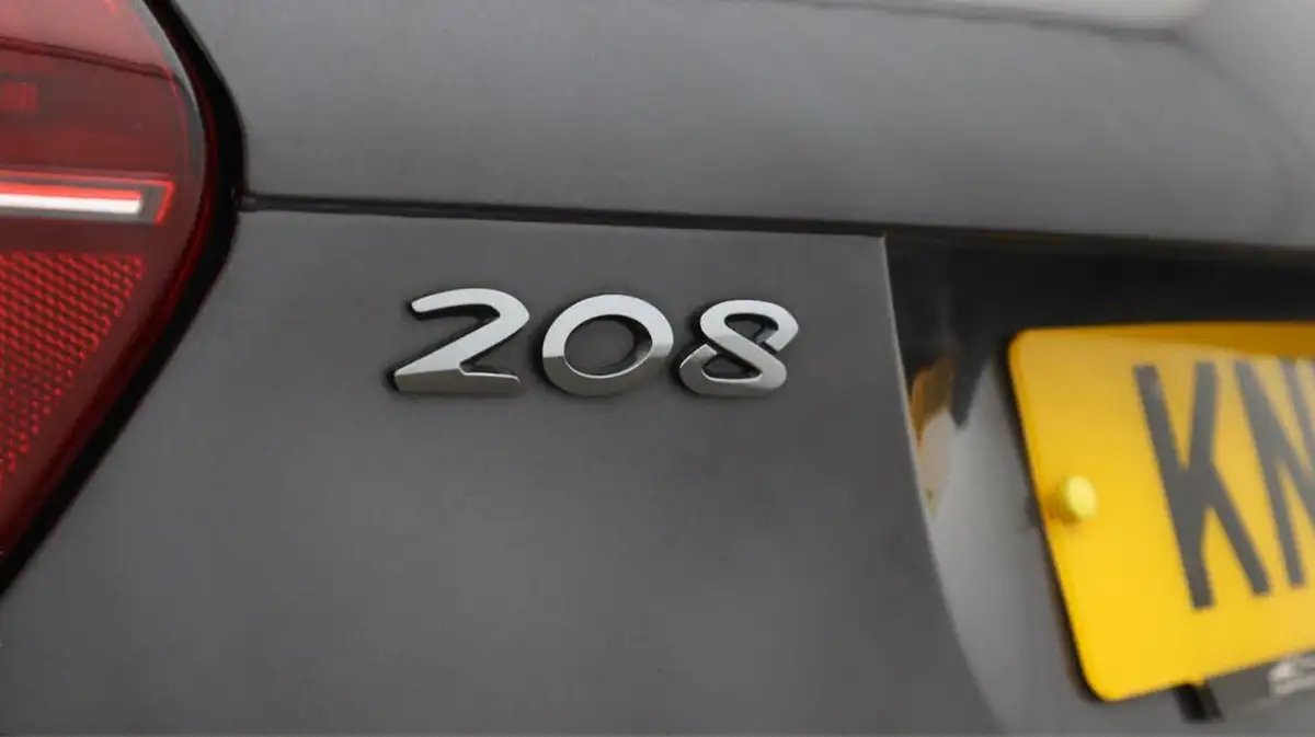 2019-peugeot-208-12-puretech-gt-line-110bhp-big-21