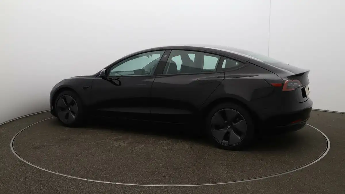 2022-tesla-model-3-e-long-range-big-38